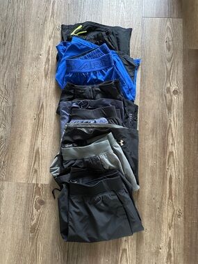 Set of 6 Men’s Large Running / Athletic shorts. 4 Under Armour SpeedPocket, + 2